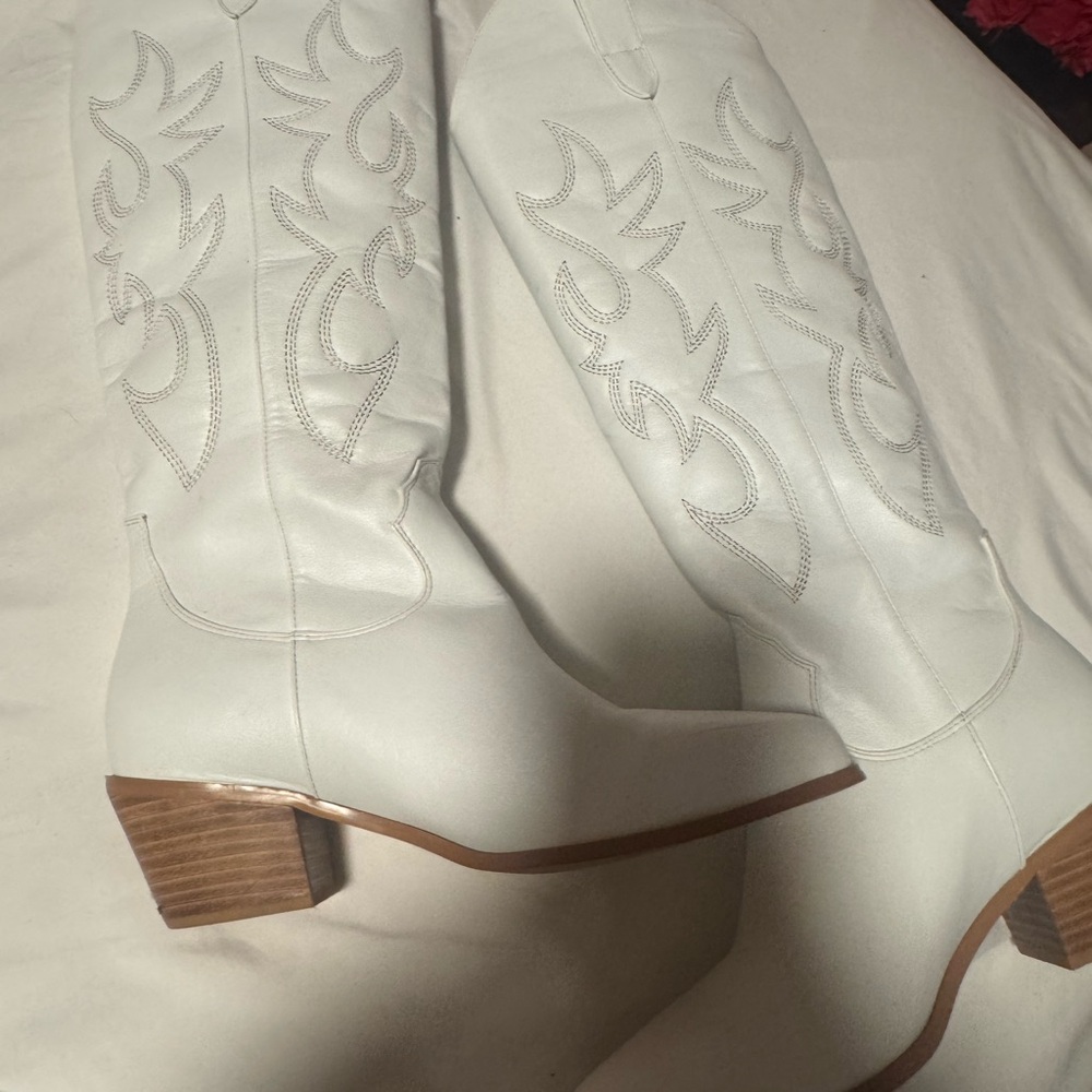 White Western-Style Women's Boots